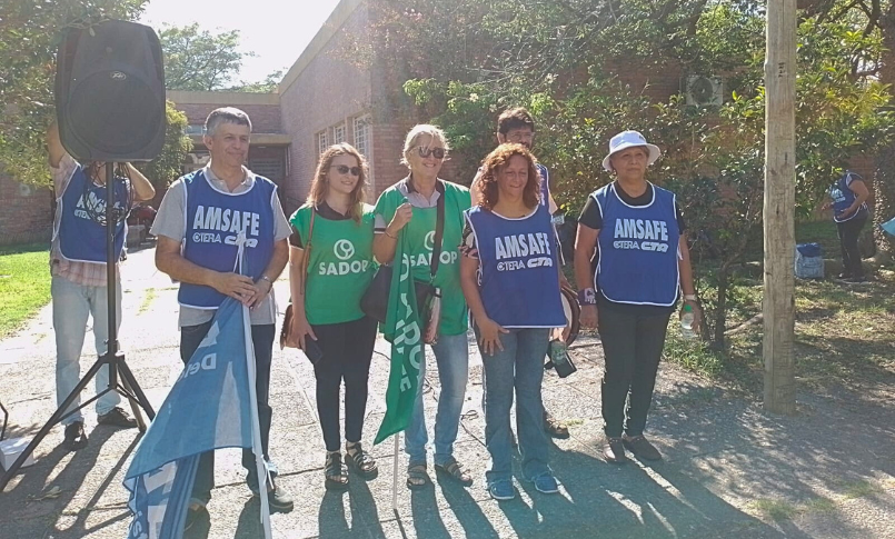 Gremios Docentes se movilizaron a la Regional IX de Educación