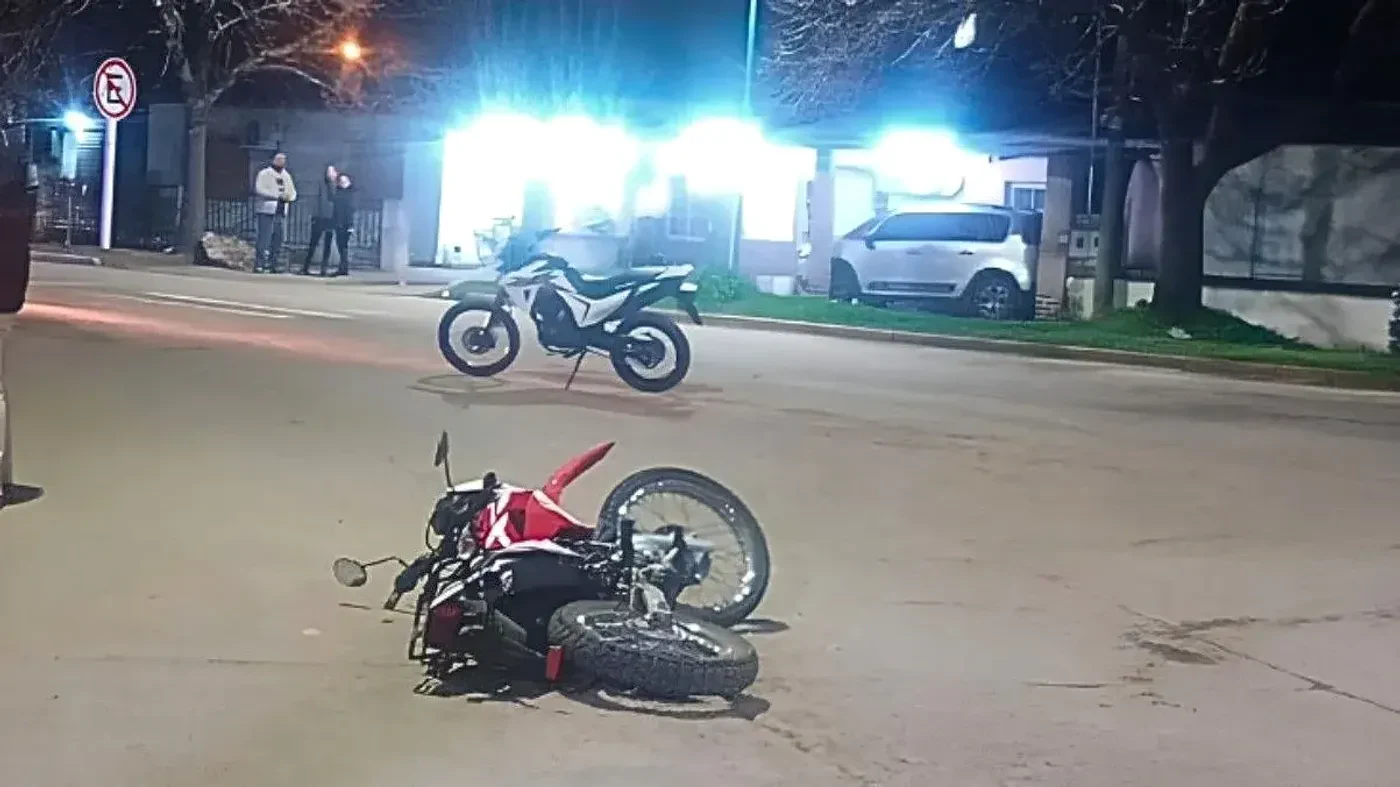 Accidente de tránsito en San Cristóbal con tres motocicletas involucradas.