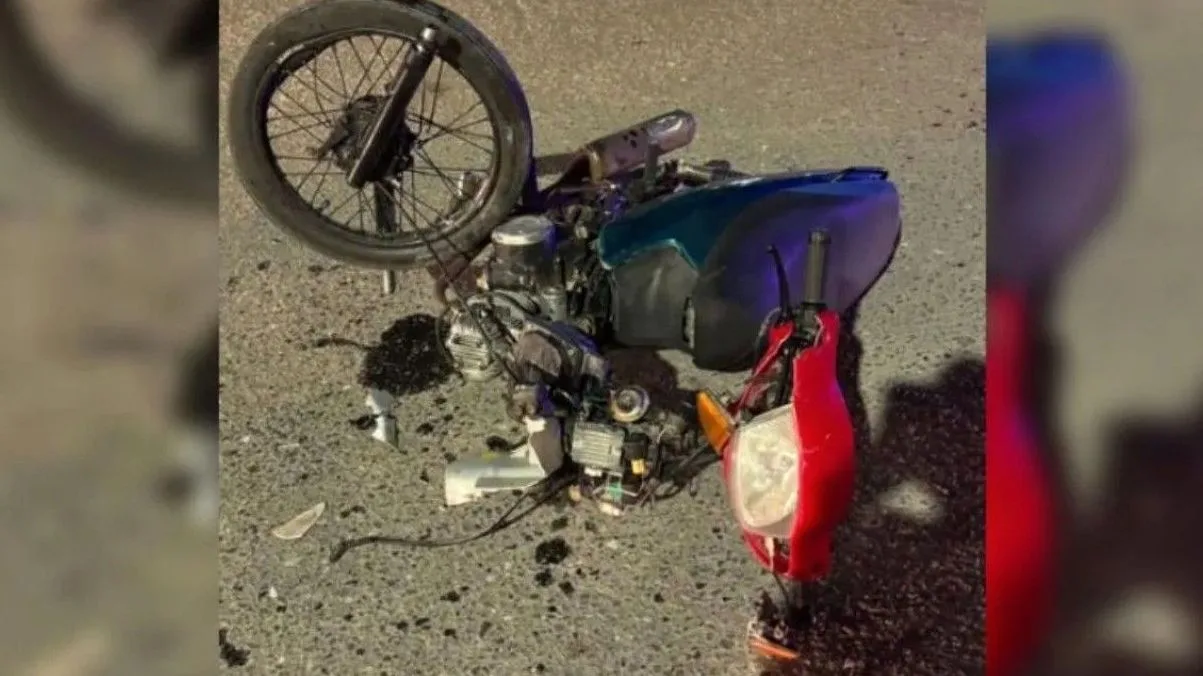 Accidente de tránsito entre una motocicleta y un automóvil en San Cristóbal