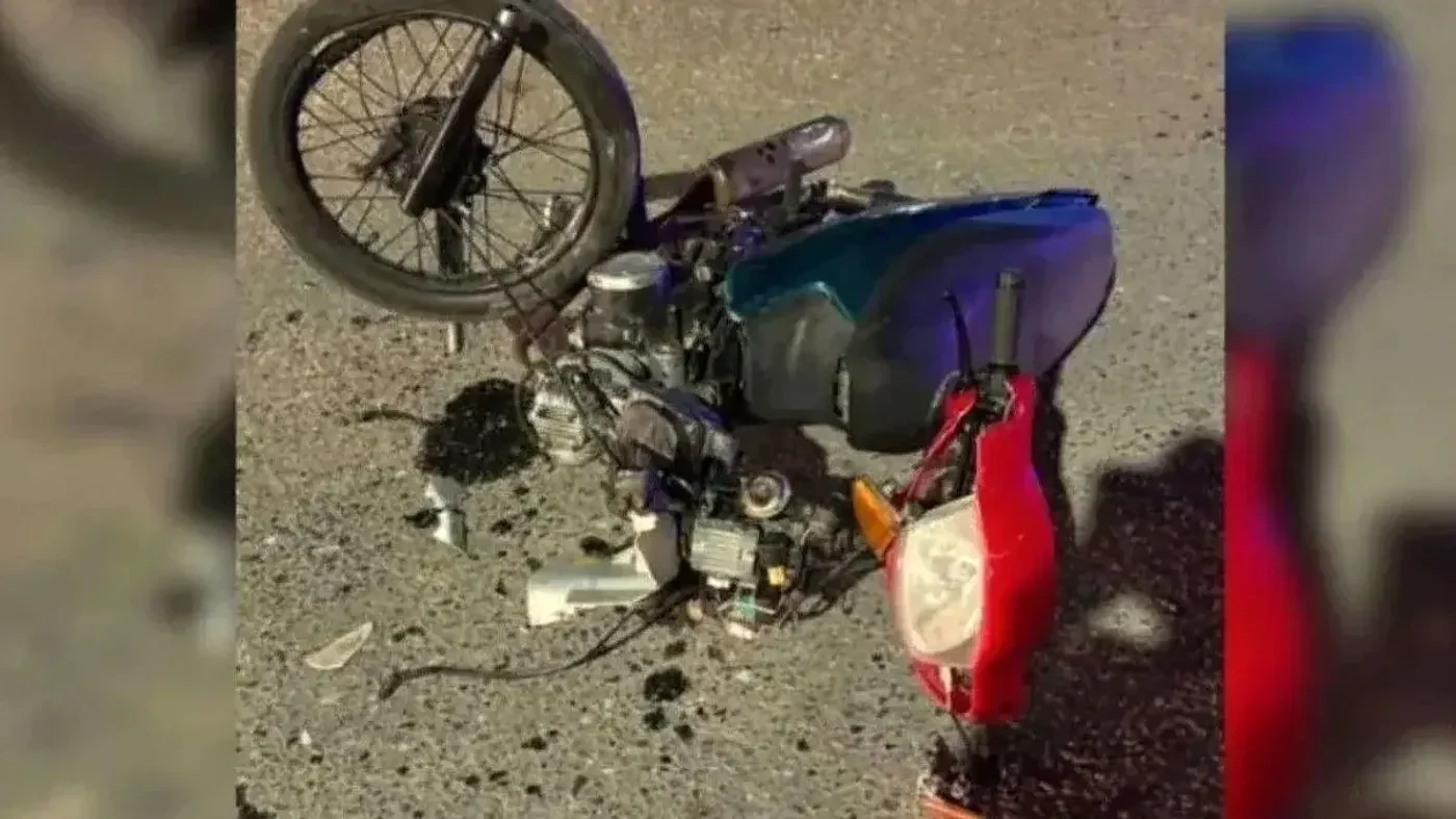 Accidente de tránsito entre una motocicleta y un automóvil en San Cristóbal