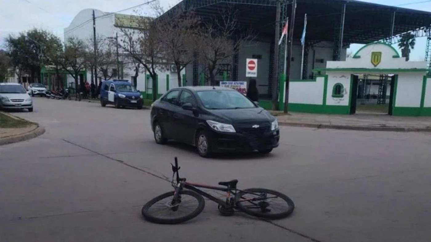 Imagen ilustrativa de la noticia: Accidente entre auto y bicicleta en San Cristóbal (Policiales)
