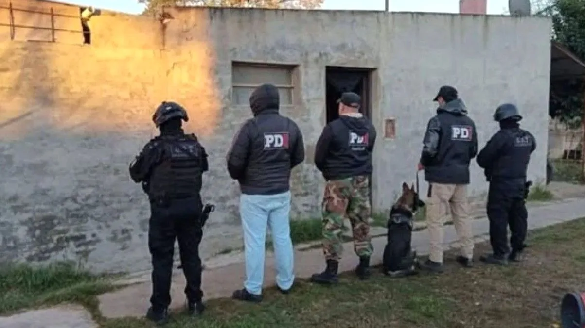Policía de Investigaciones en allanamientos por venta de drogas en Gobernador Crespo y La Criolla.
