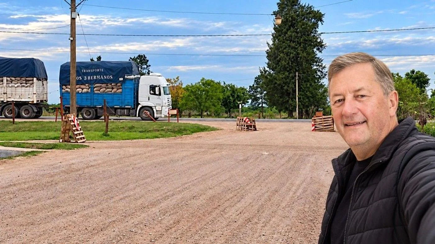 Imagen ilustrativa de la noticia: Andreychuk vive su propia ficción filmada mientras la ciudad enfrenta la realidad (Deportes)