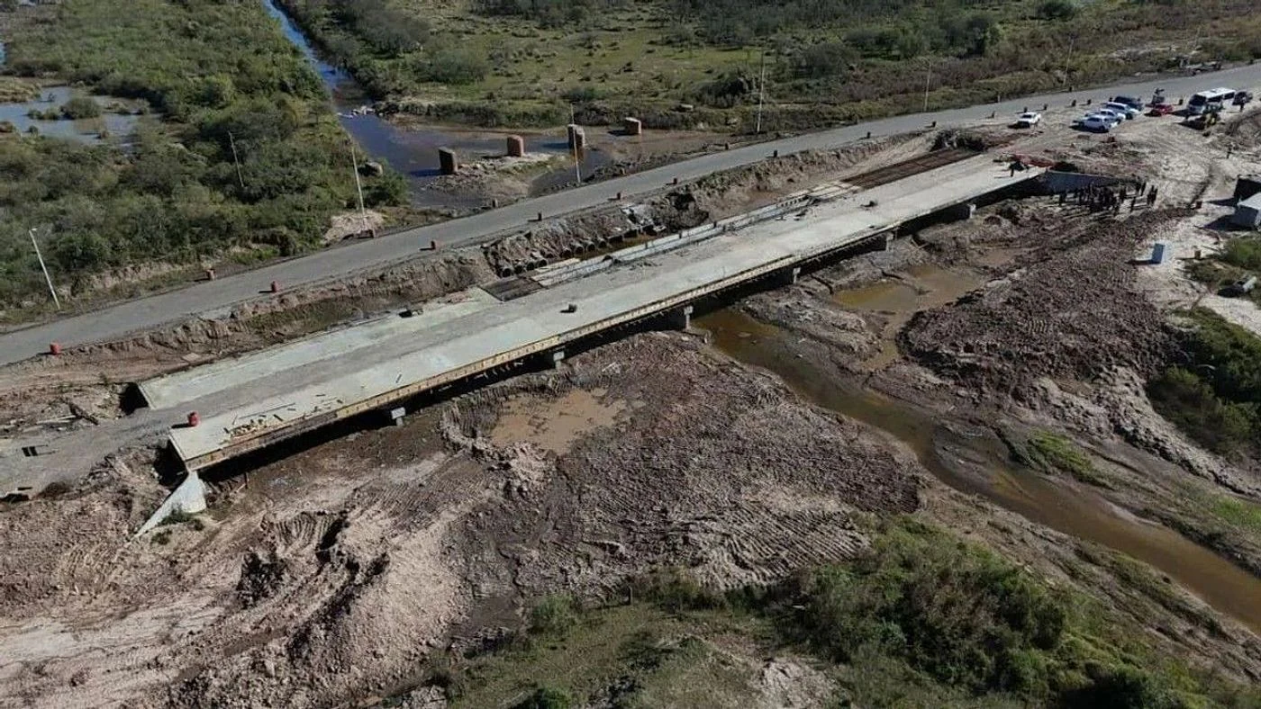Imagen ilustrativa de la noticia: Avanza el ensanche de puentes en Ruta 4 (Región)