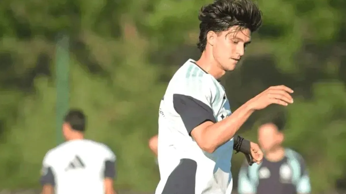 Leonardo Balerdi se pierde el Mundial por lesión en el sóleo durante un entrenamiento.