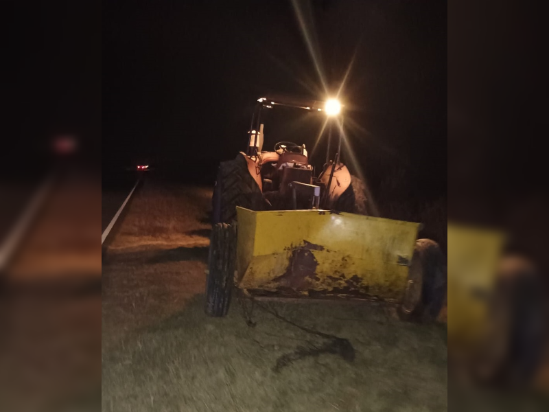 Accidente en Moisés Ville: colisión entre tractor y camioneta sin heridos