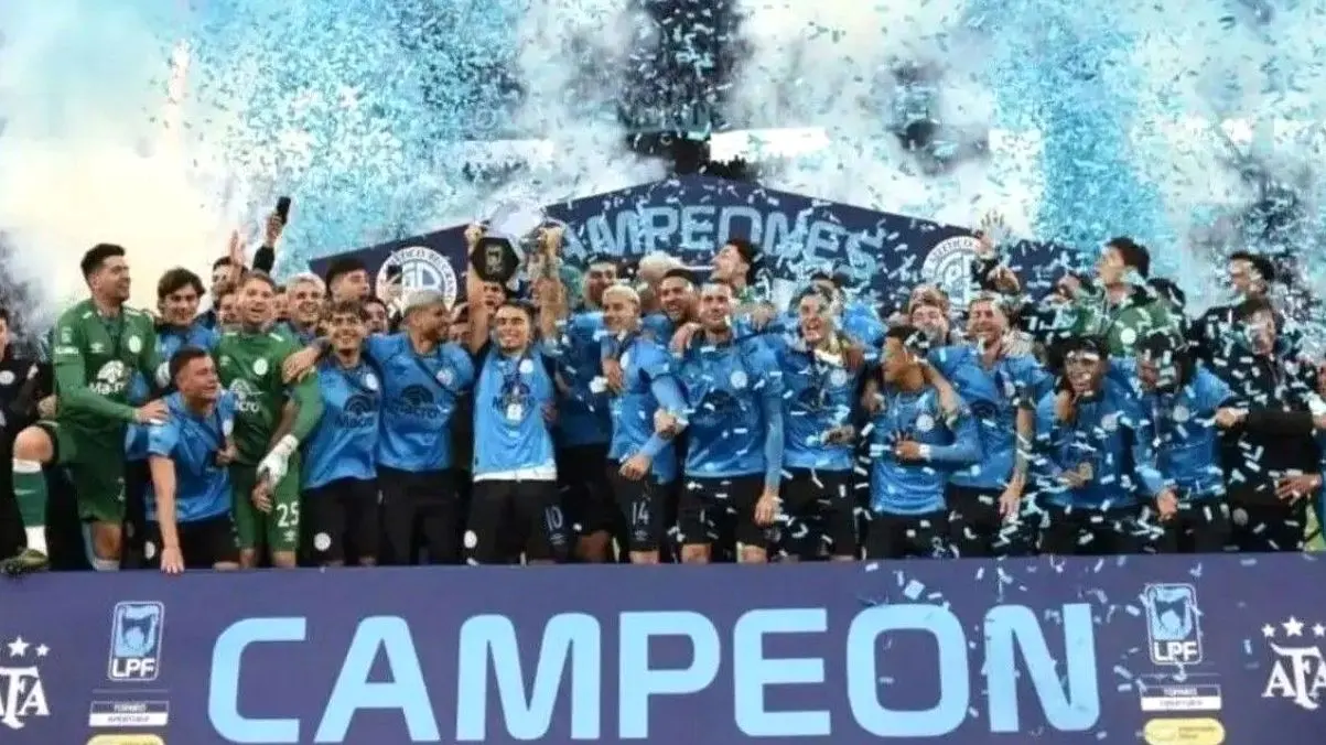 Belgrano celebra su primer título en la Primera División tras vencer a River en la final del Torneo Apertura 2026.