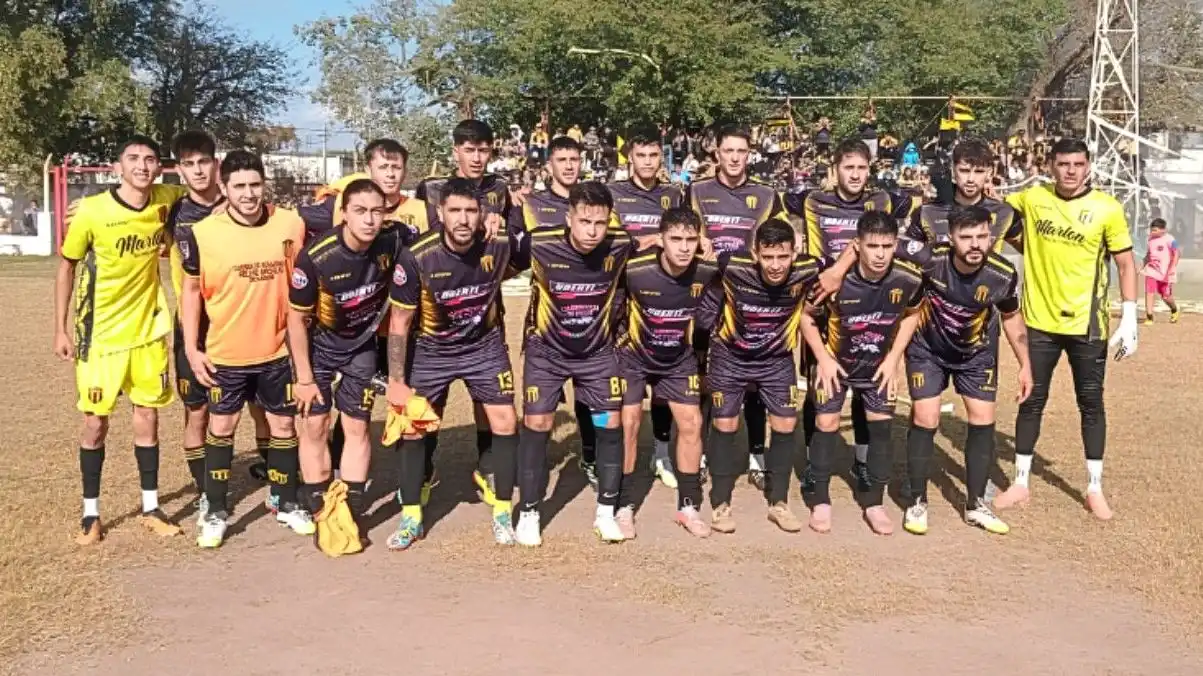 Un momento del clásico ceresino entre Central y CACU en la Liguilla.