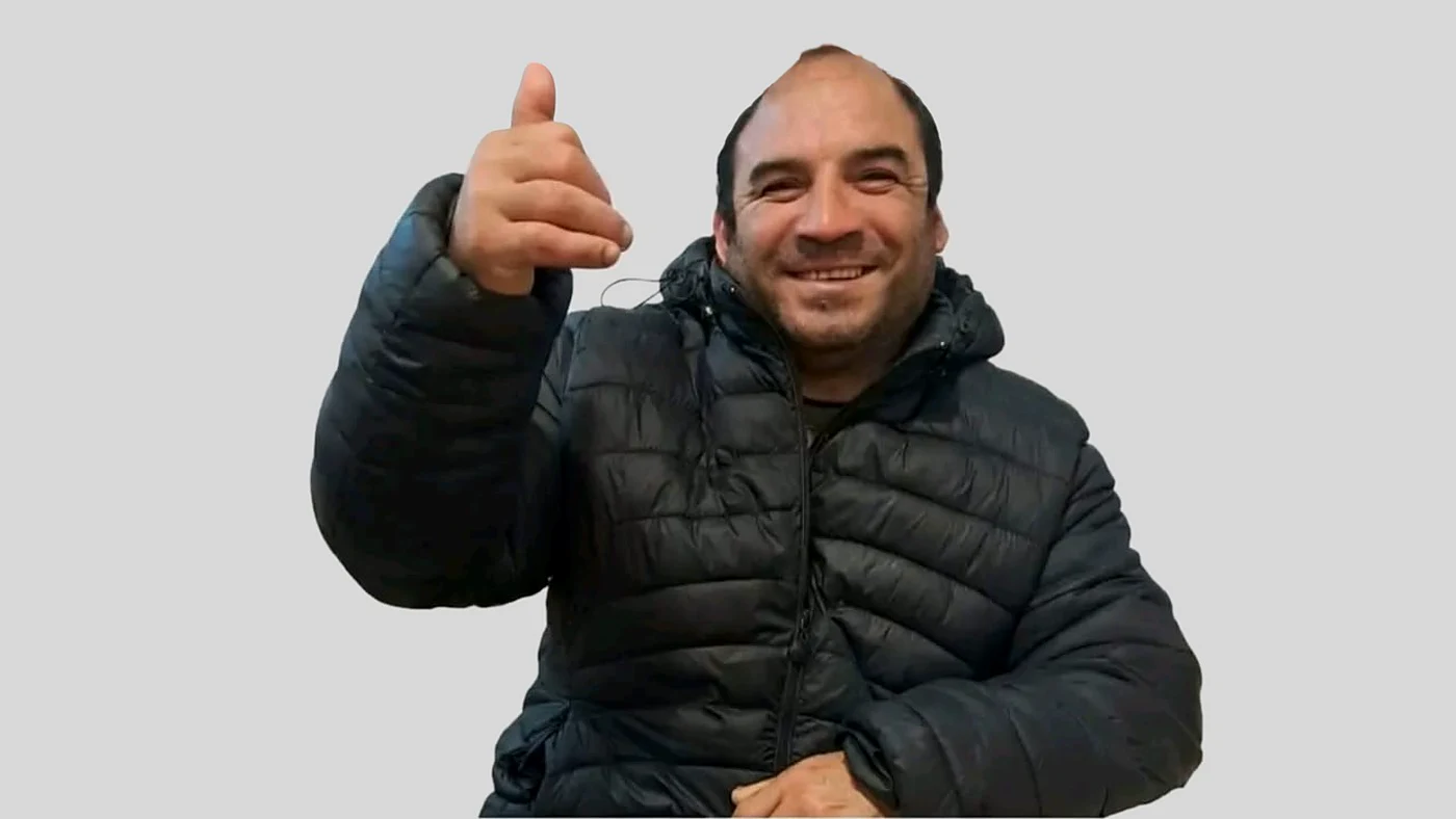 Andrés Oscar Vargas, el vecino de Ceres al que buscan desde el viernes 30, con campera negra y sonriente