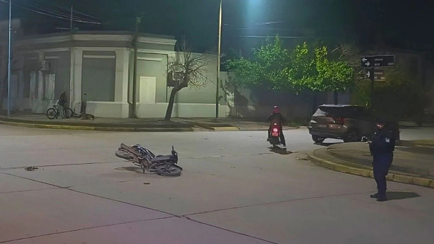 Chocan auto y moto en Pueyrredon y Alvear