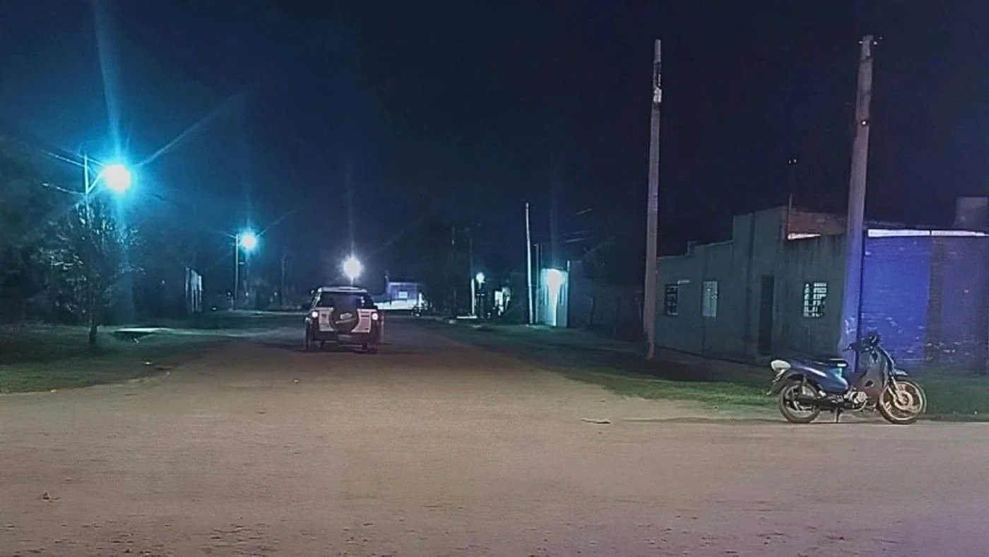 Chocan moto y camioneta en San Cristóbal