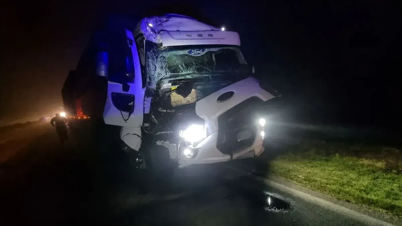 El accidente ocurrió durante la madrugada de este jueves entre Sunchales y Lehmann. Uno de los vehículos quedó sobre la calzada.