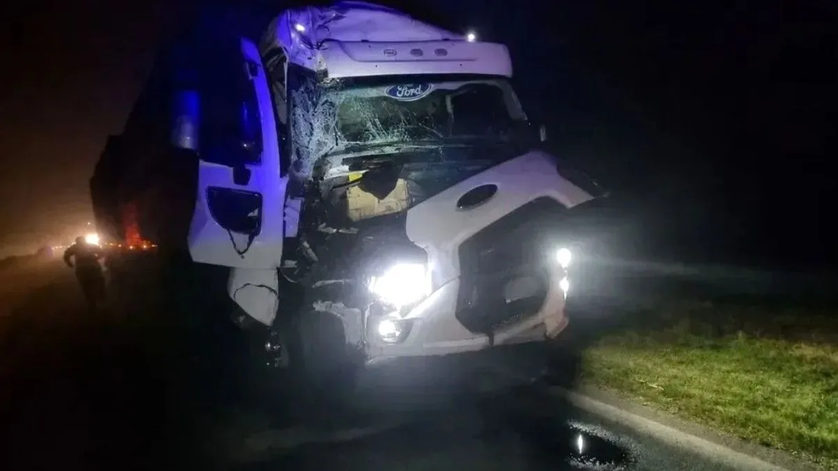 El accidente ocurrió durante la madrugada de este jueves entre Sunchales y Lehmann. Uno de los vehículos quedó sobre la calzada.