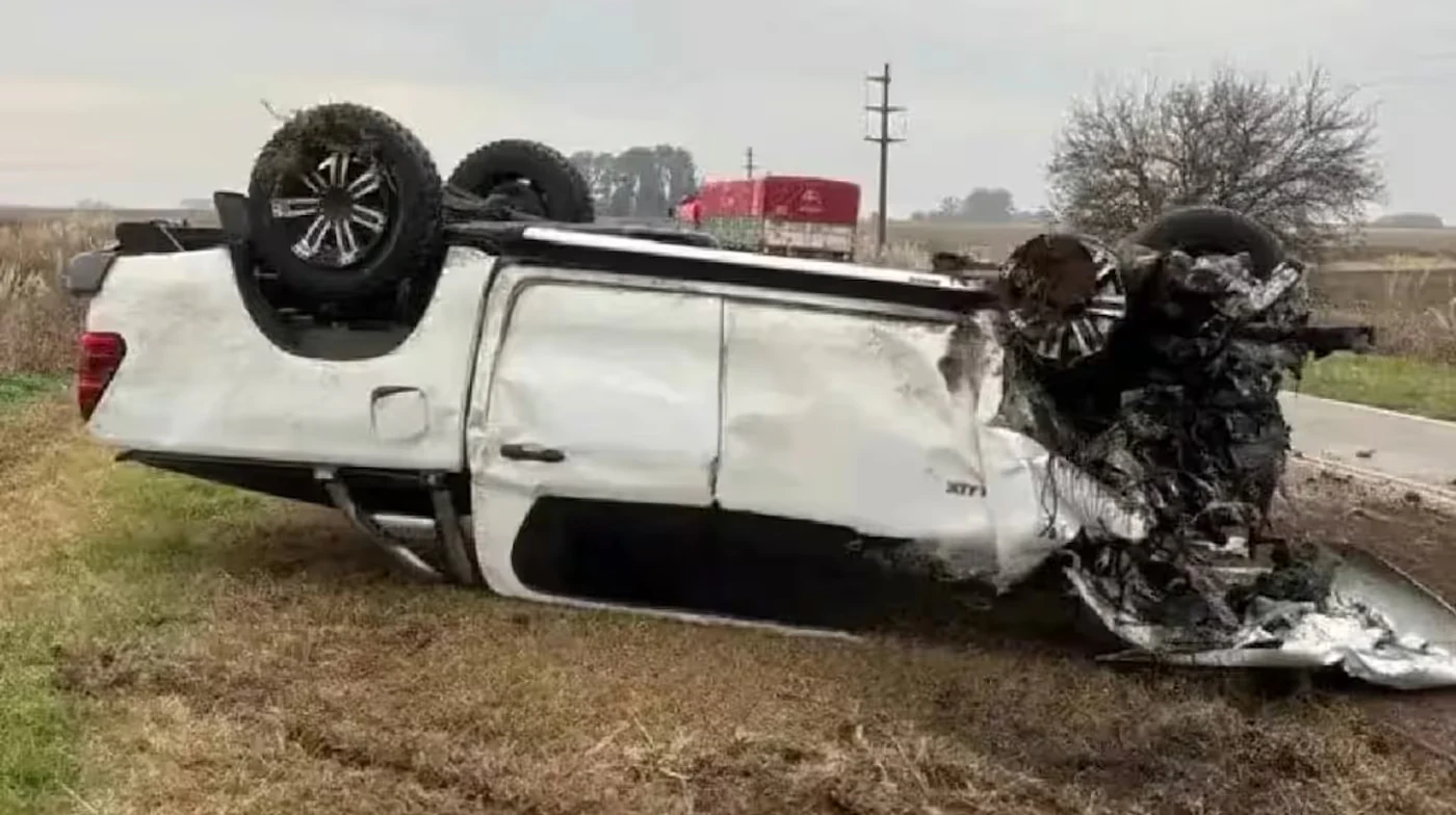 Tres de las víctimas viajaban en la camioneta Toyota Hilux. (Foto: gentileza El Litoral).