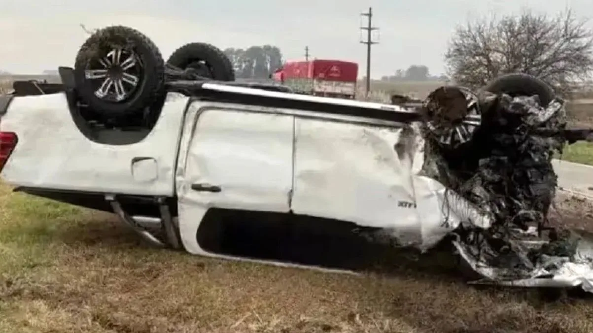 Tres de las víctimas viajaban en la camioneta Toyota Hilux. (Foto: gentileza El Litoral).