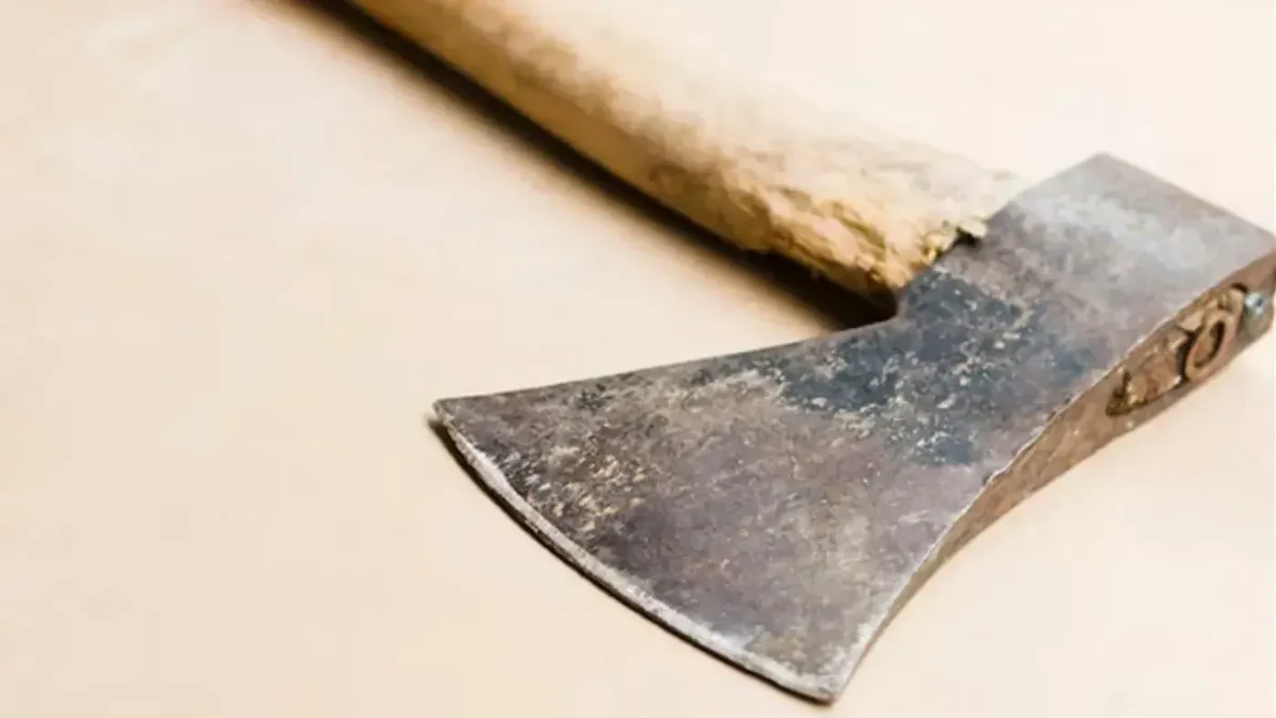 Según trascendió, el hacha utilizada por el agresor tiene 85 centimetros. Imagen ilustrativa