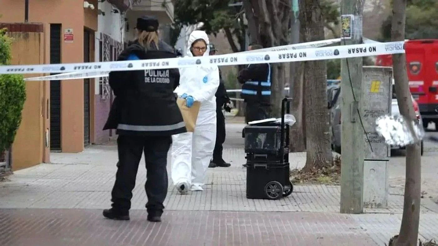 El hijo de 21 años de la pareja fue quien avisó a la Policía de la Ciudad de Buenos Aires.