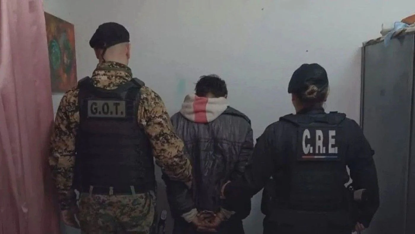 Detienen a ladrón en Barrio Dhó con bolsa robada