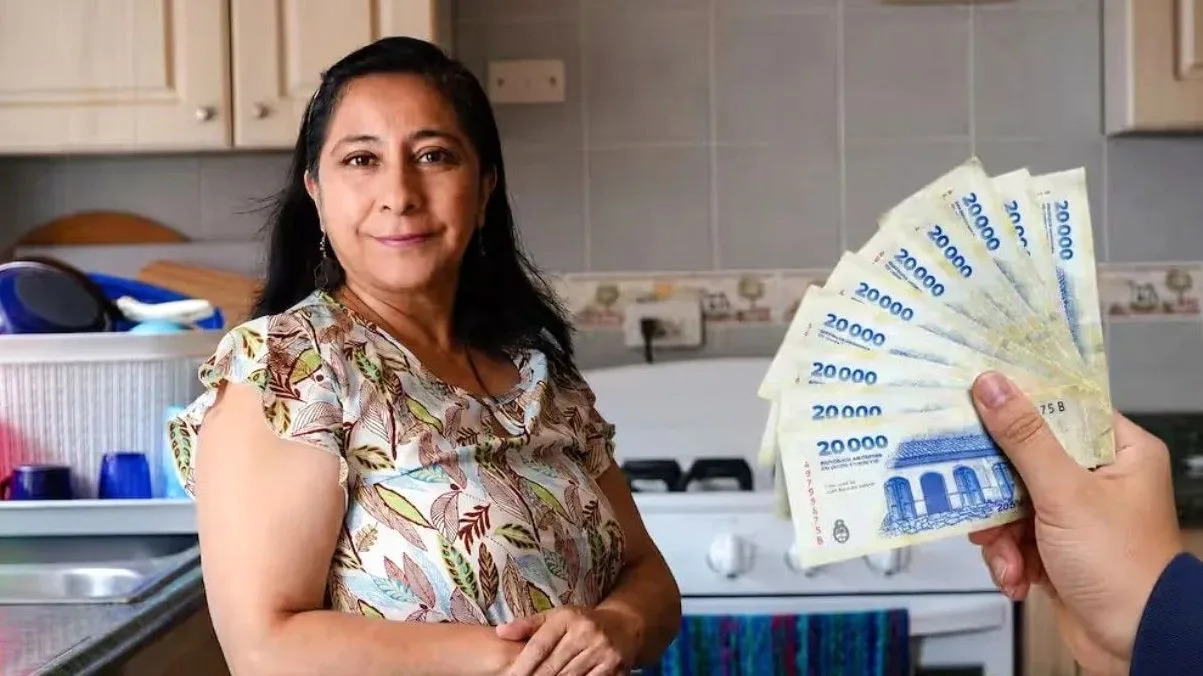 Empleadas domésticas recibirán aumento de aguinaldo y bono extraordinario en junio.