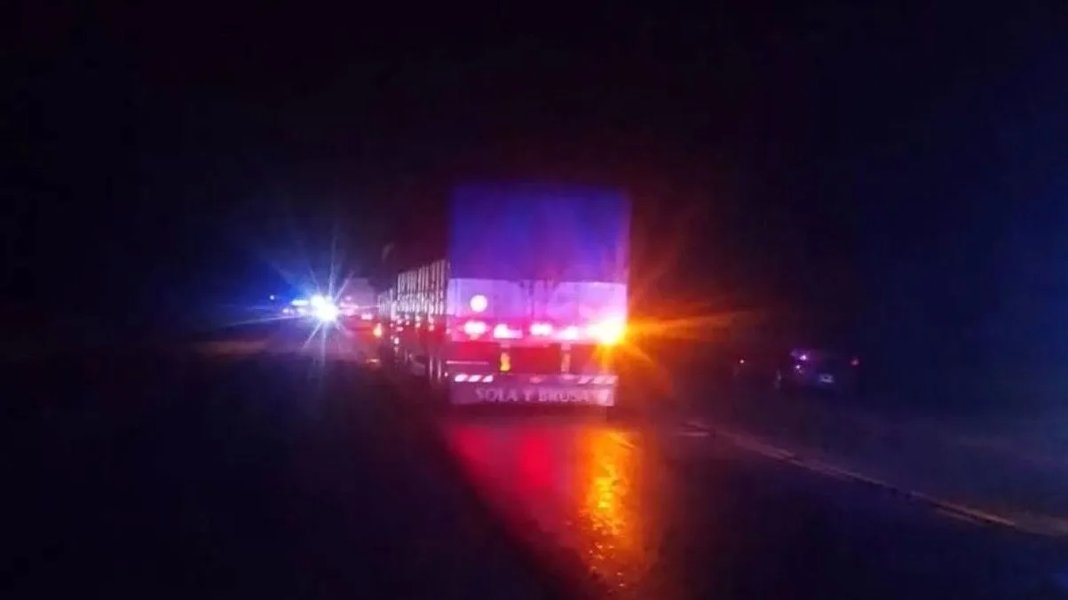 Accidente en Elisa: un motociclista falleció tras ser embestido por una camioneta.