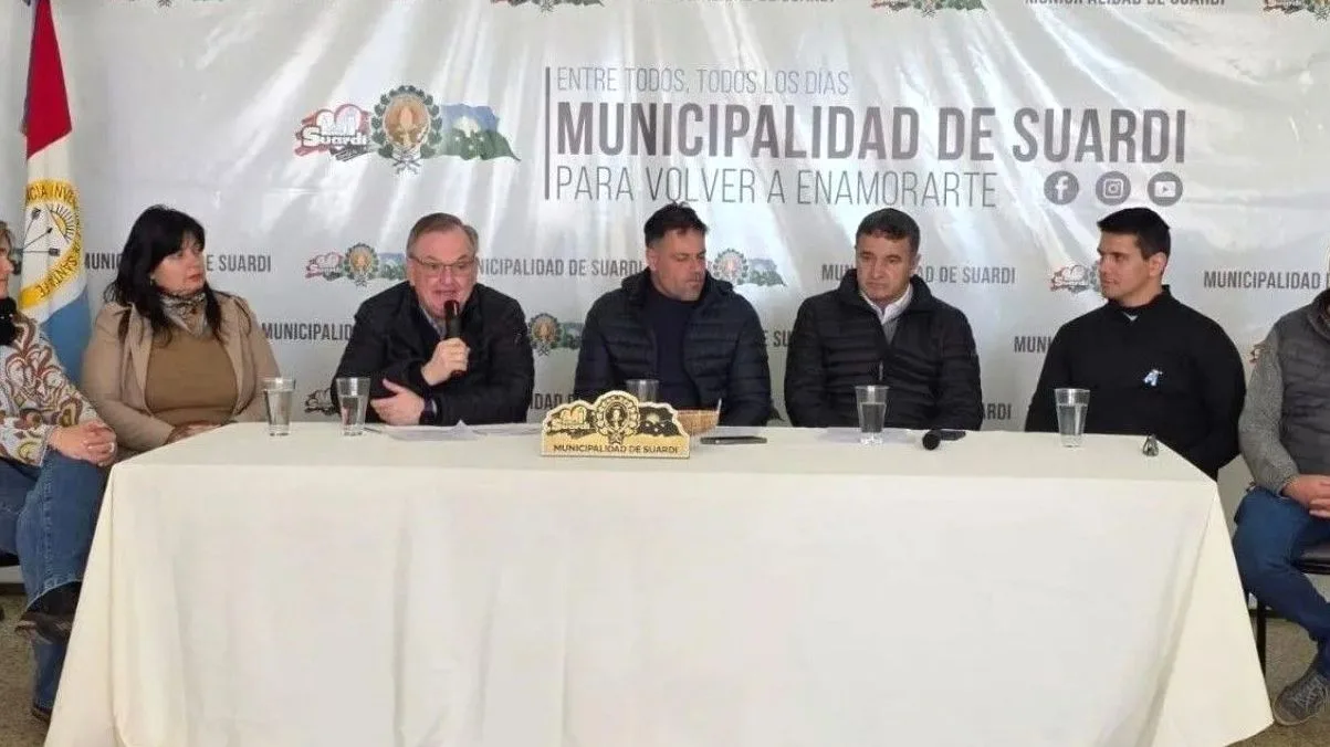 Felipe Michlig entrega aportes gubernamentales en Suardi