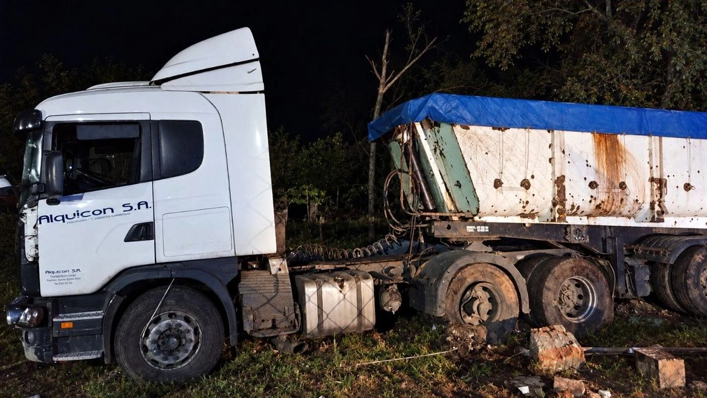 Imagen ilustrativa de la noticia: Hersilia: un camión despistó sobre la Ruta 34 y su conductor resultó ileso