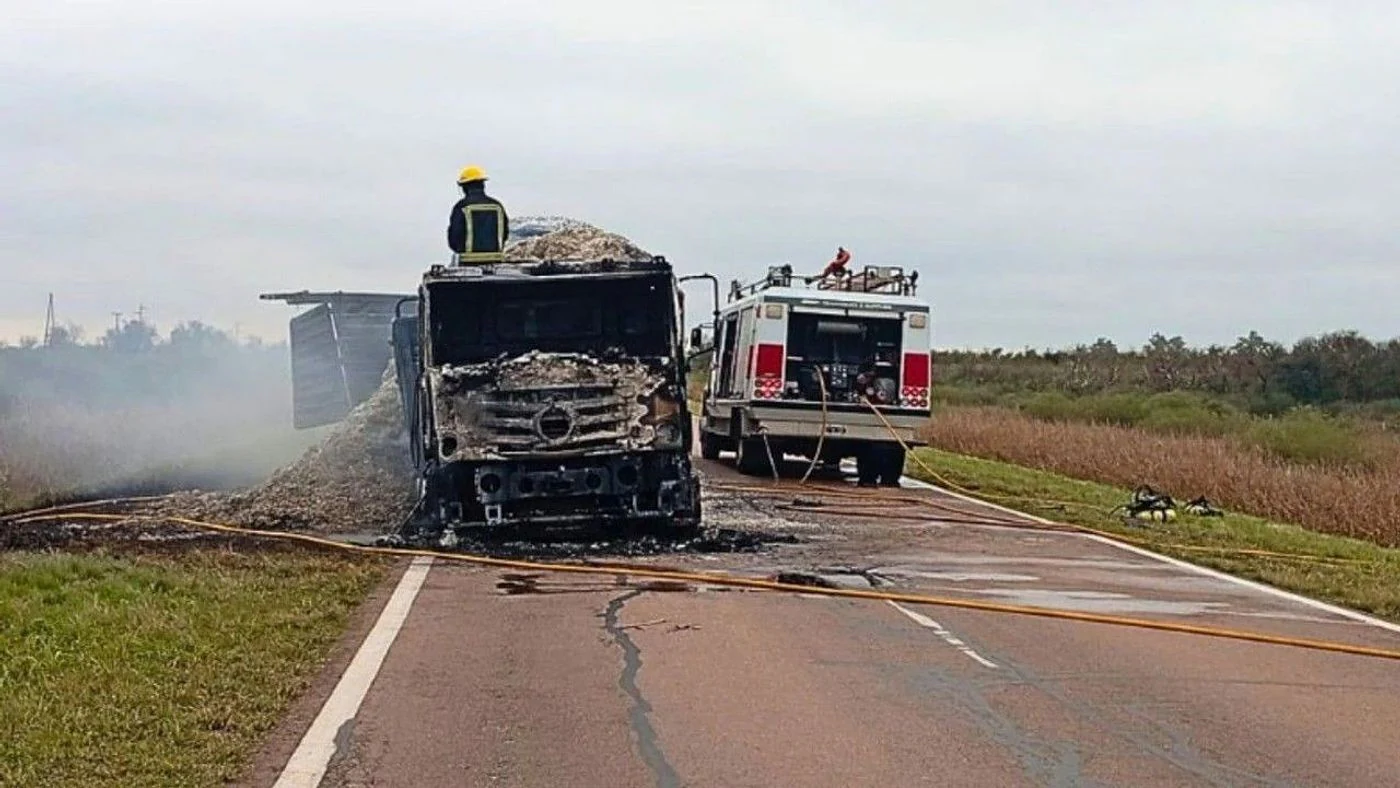 Incendio de camión en Ruta 17 cerca de Ceres