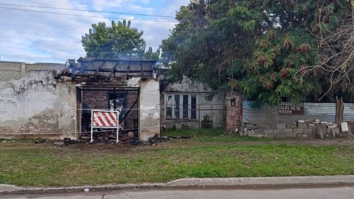 Imagen ilustrativa de la noticia: Incendio en Ituzaingó: bomberos sofocan el fuego (Policiales)