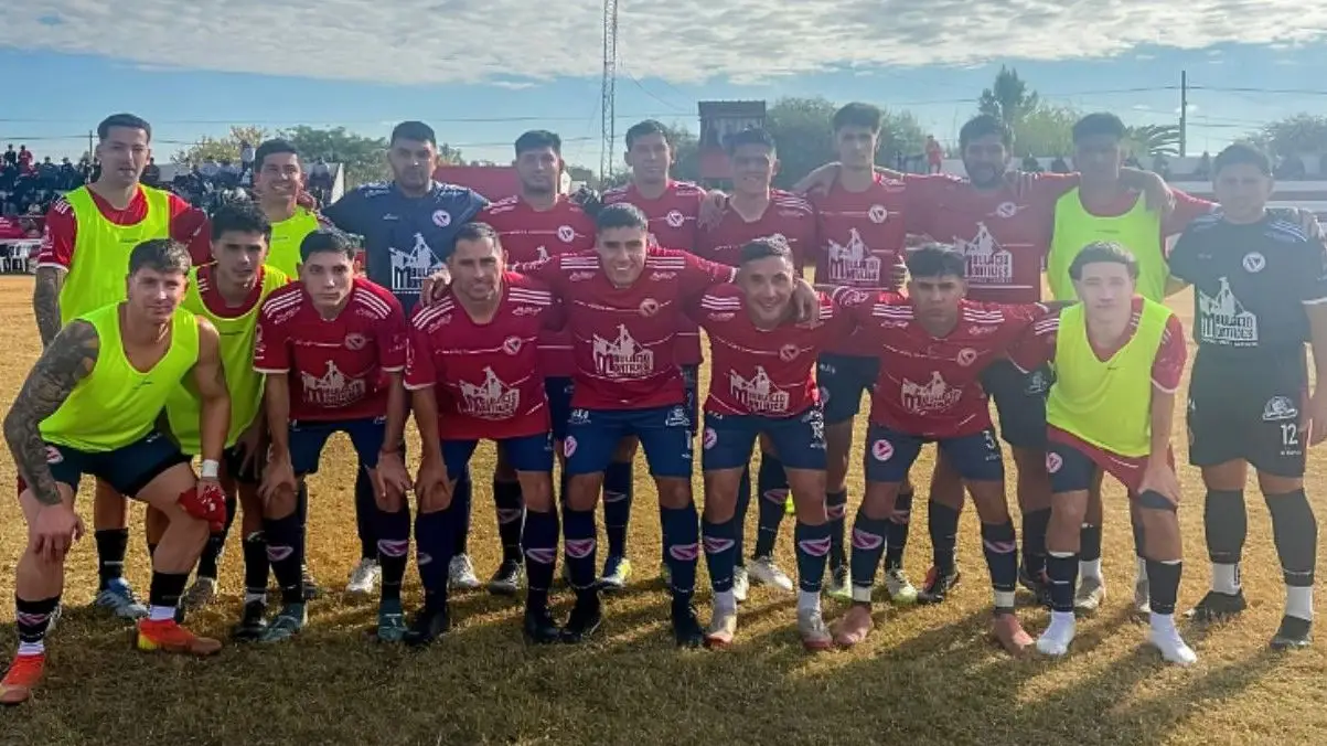 Independiente celebra su victoria en el debut del torneo Clausura ante Juventud Unida.