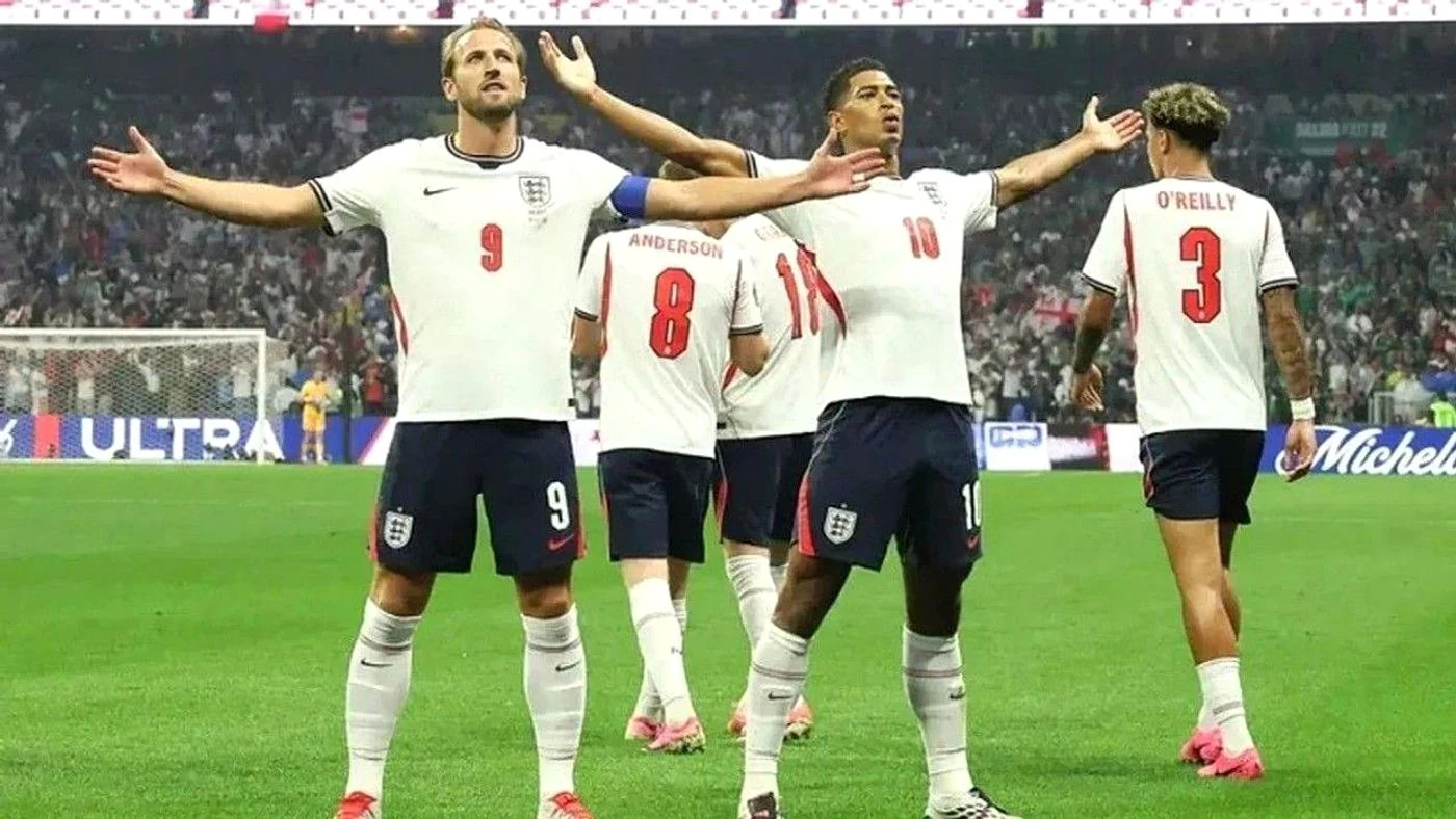 Bellingham y Harry Kane, los protagonistas de la sufrida clasificación de Inglaterra contra el anfitrión México. EFE