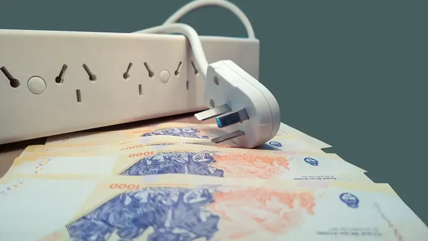 Junio llega con aumentos en servicios, alquileres, combustible, colegios y prepagas, entre otros rubros. Shutterstock