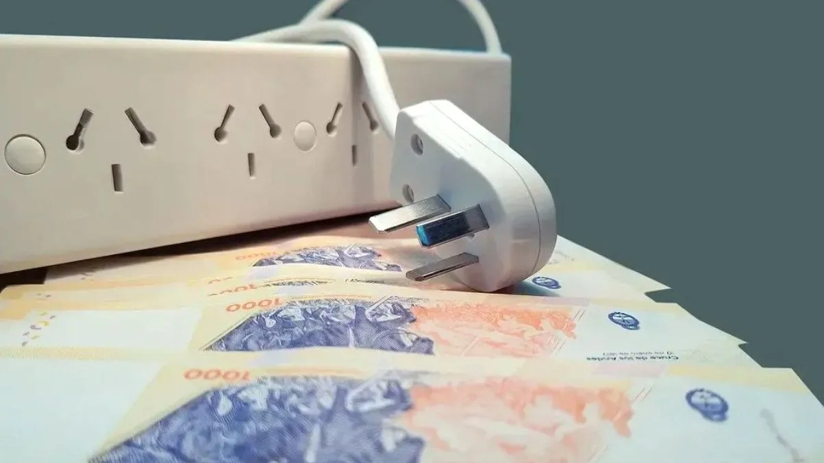 Junio llega con aumentos en servicios, alquileres, combustible, colegios y prepagas, entre otros rubros. Shutterstock