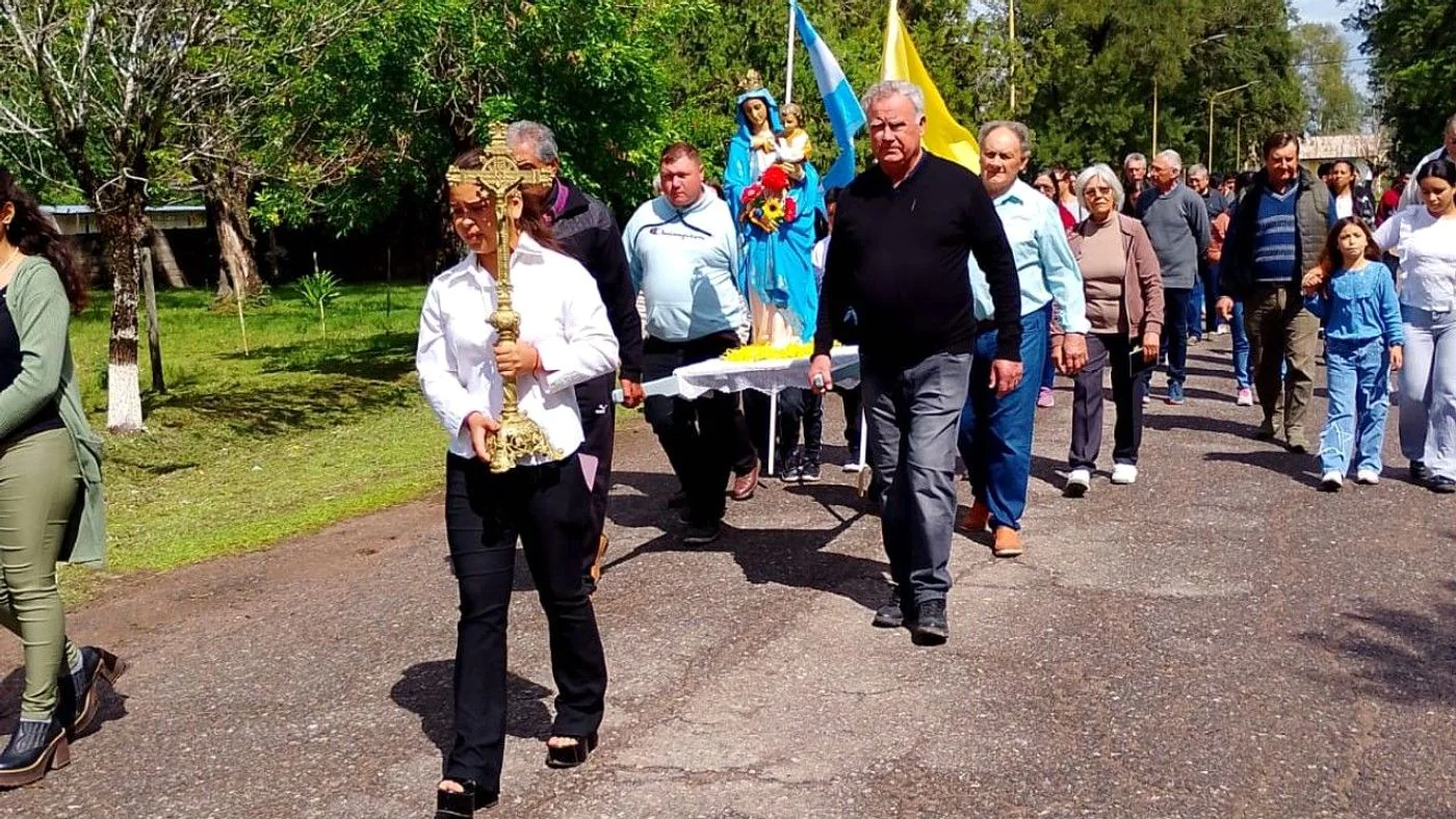 Imagen ilustrativa de la noticia: La Cabral celebró sus fiestas patronales con misa, procesión y comuniones