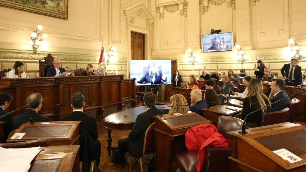 La Dra. Estrella Moreno Robinson presenta el informe de gestión 2025 del MPD en el Senado de Santa Fe.