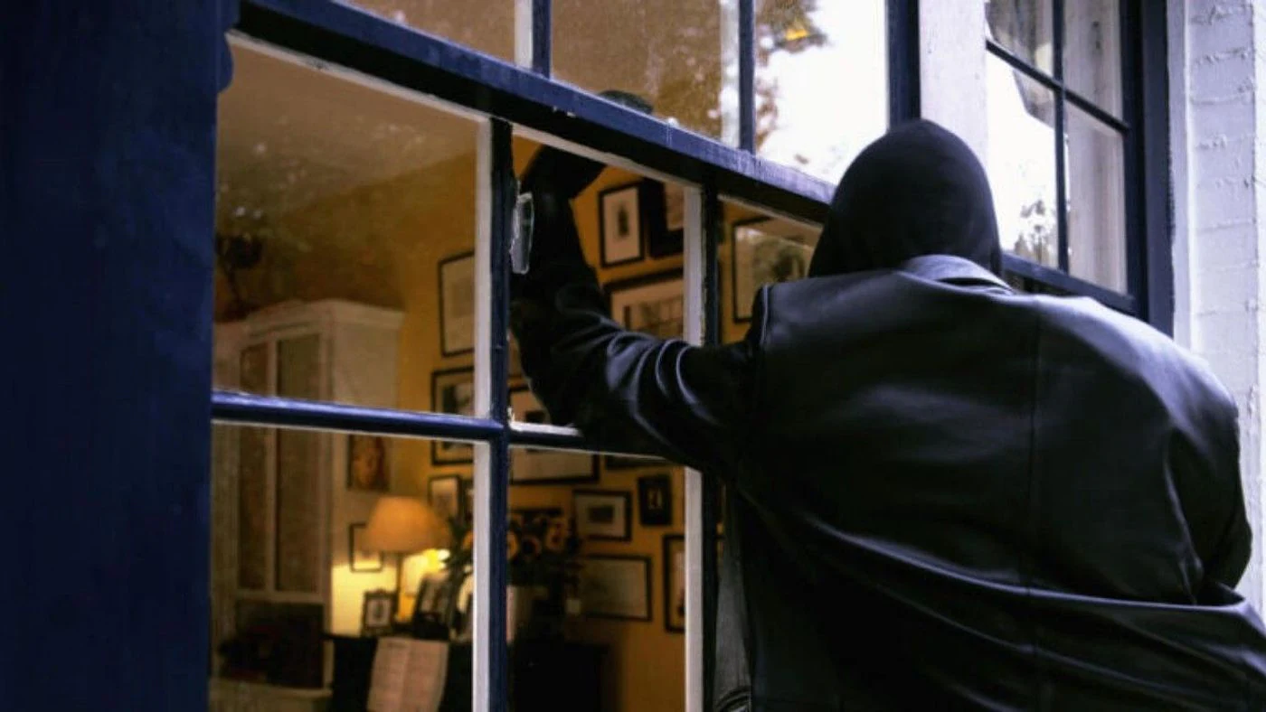 Imagen ilustrativa de la noticia: Ladrones rompen ventana y desvalijan casa en Palacios (Policiales)