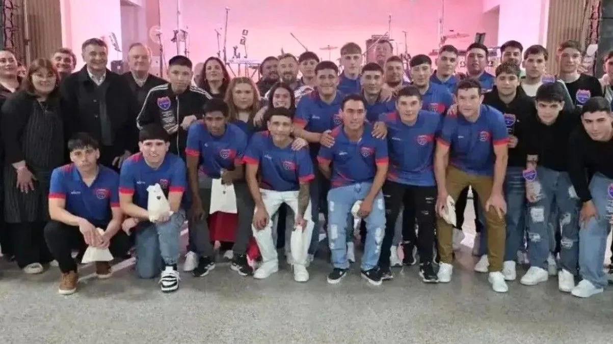 Cena de Campeones en Las Palmeras con Felipe Michlig y Marcelo González