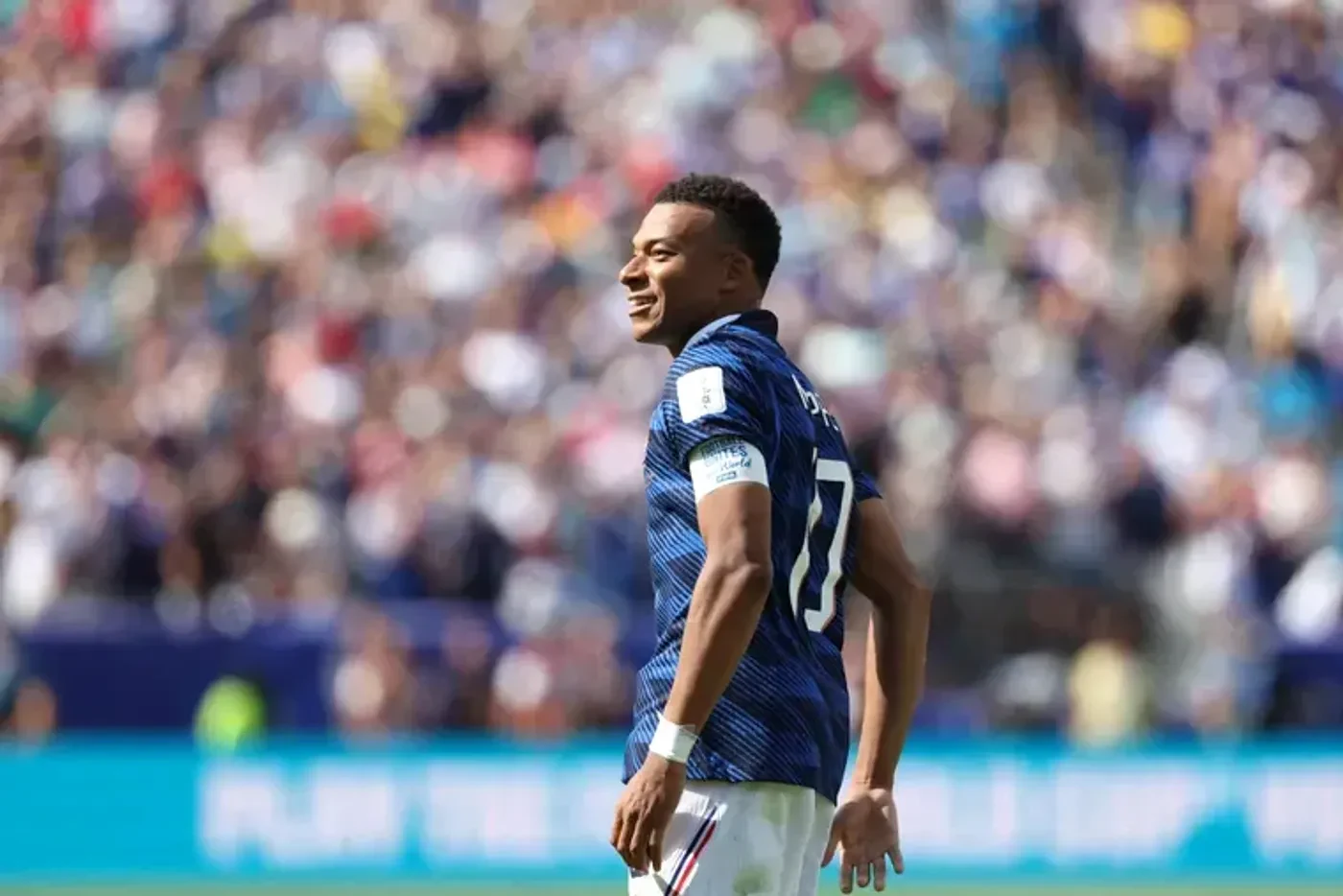 Kilyan Mbappé rompió récords, brilló con un doblete en el debut y dejó una frase que dio la vuelta al mundo. EFE
