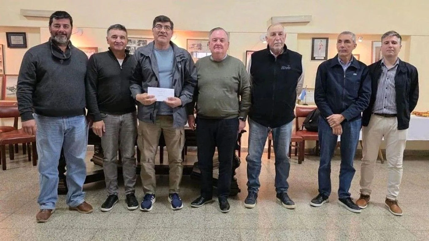 Imagen ilustrativa de la noticia: Michlig y González entregan aportes a instituciones de San Cristóbal (Región)