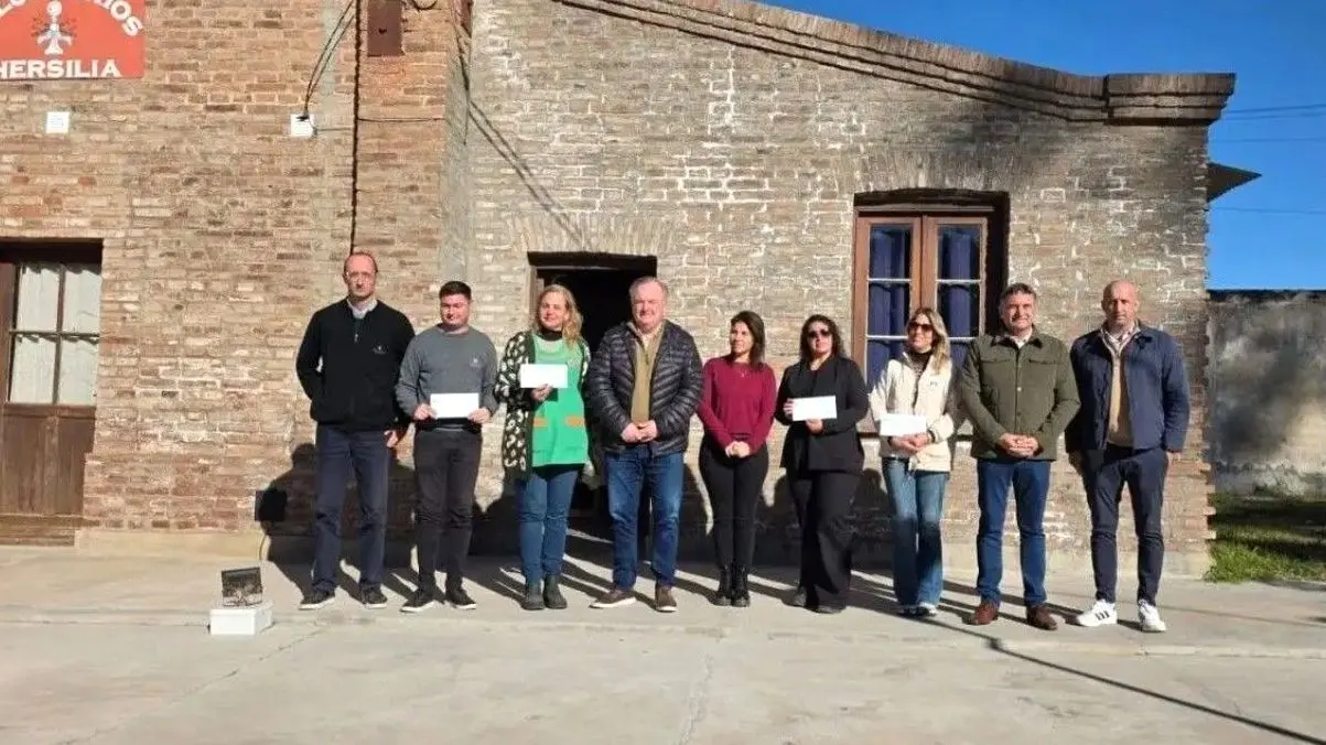 Felipe Michlig y Marcelo González entregan aportes en La Rubia y Hersilia.