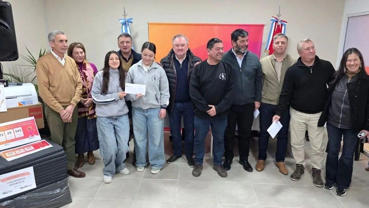 Imagen ilustrativa de la noticia: Michlig y González entregaron $127 millones en San Cristóbal (Política)