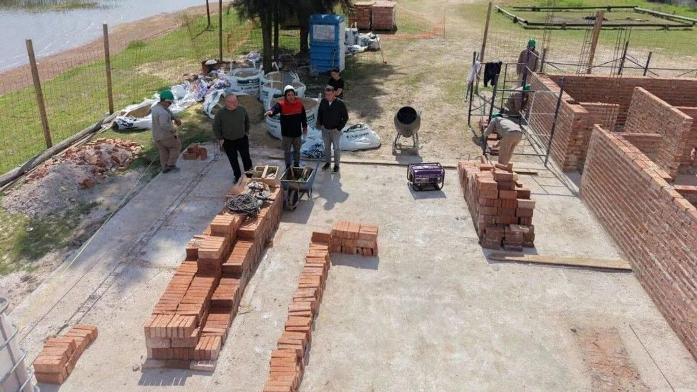 Imagen ilustrativa de la noticia: Michlig y González supervisan obras en Laguna La Verde (Región)