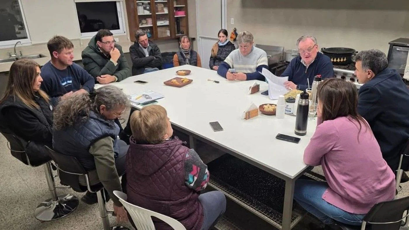 Michlig y González visitaron la Sociedad Rural de Hersilia