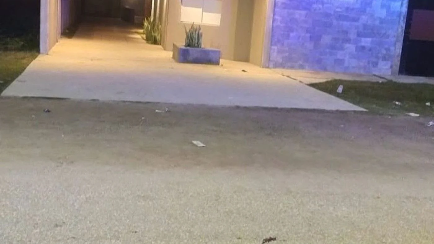 Motociclista hace "wili" y deja a acompañante herido