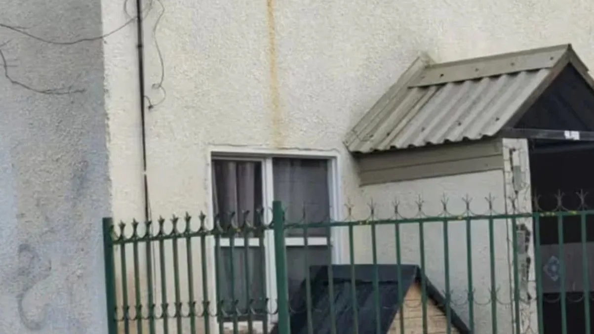 La casa en la que dos hermanitos, de 5 y 7 años, vivían encerrados.