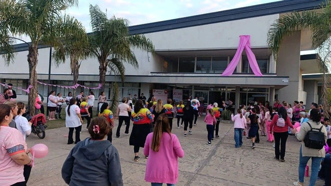 Imagen ilustrativa de la noticia: Octubre Rosa: caminata desde la Plazoleta Brown al Hospital Villanueva (Sociedad)