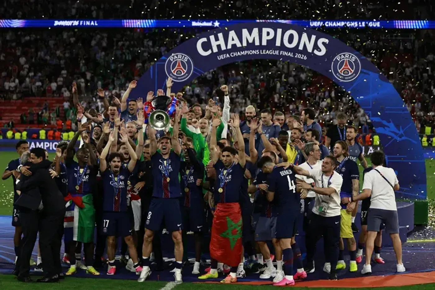 Paris Saint-Germain venció al Arsenal en la final de la Champions League en el Puskás Aréna de Budapest, Hungría. EFE