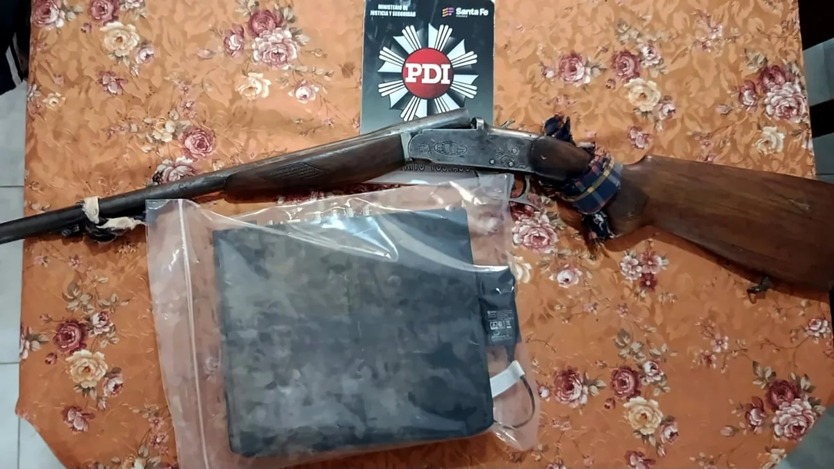 Escopeta calibre 16 y un DVR secuestrados por la PDI en el allanamiento de Echagüe y Mariano Vera, en Ceres