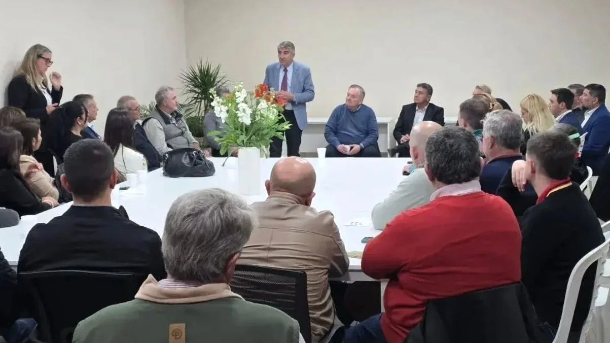 Reunión de autoridades locales y provinciales en Santa Fe sobre acciones preventivas ante El Niño.