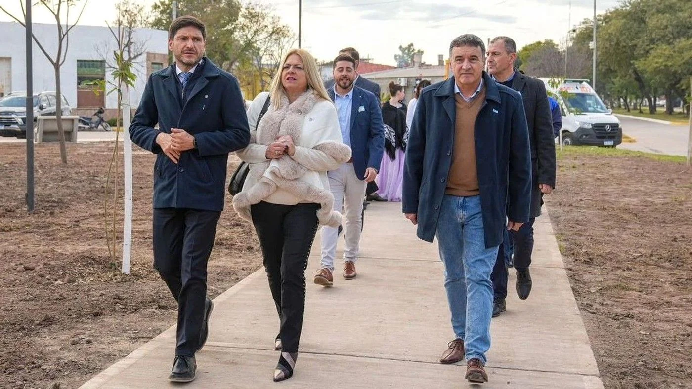 Imagen ilustrativa de la noticia: Pullaro inaugura una plaza renovada en Ceres (Región)