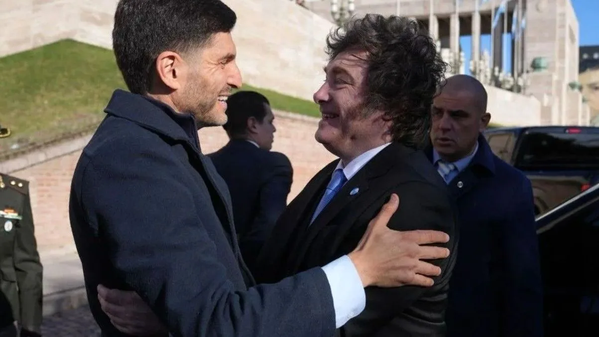 Imagen ilustrativa de la noticia: Pullaro y Milei encabezaron el acto por el Día de la Bandera en Rosario (Info General)